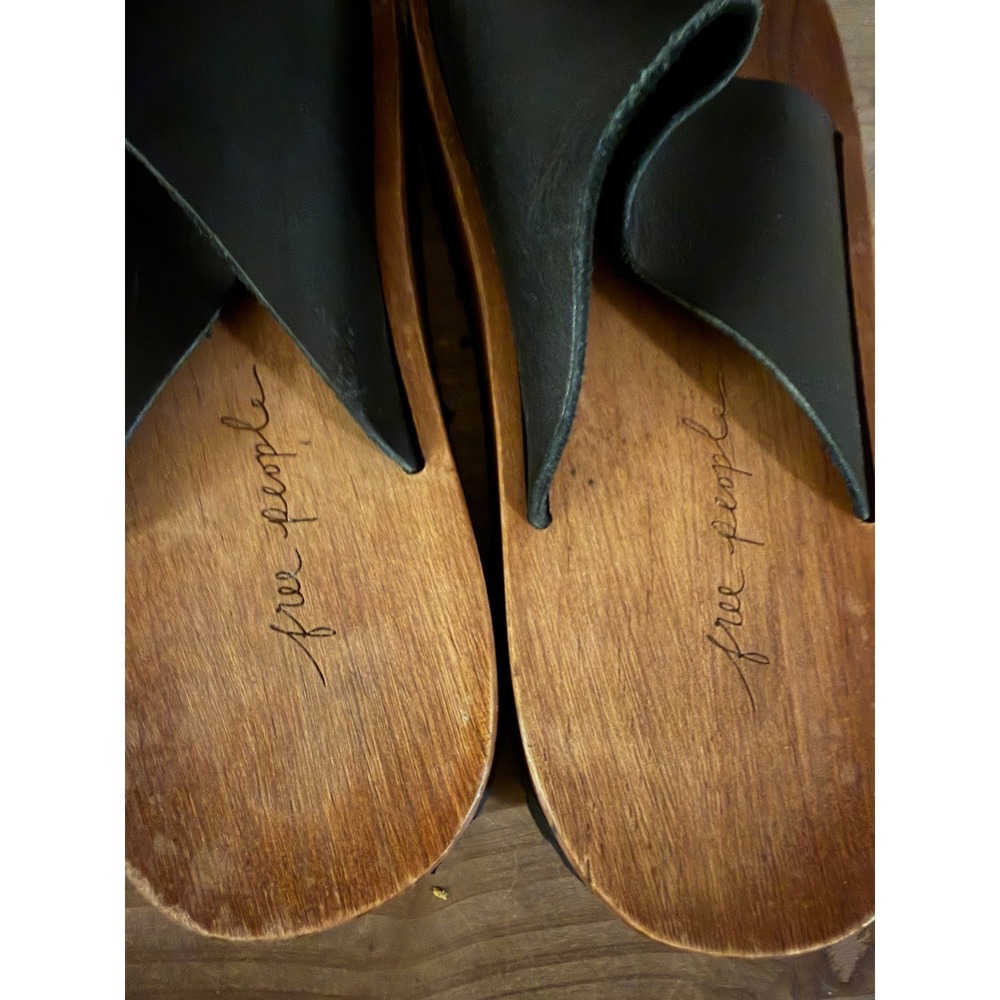 Free People Black Leather Wood Platform Slide Sandals Toe Loop Made in Spain - Picture 3 of 5